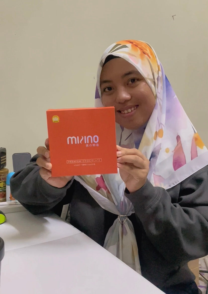 Mizino customer holding Premium Chocolate